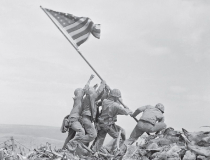 Vztýčenie vlajky USA na ostrove Iwo-džima